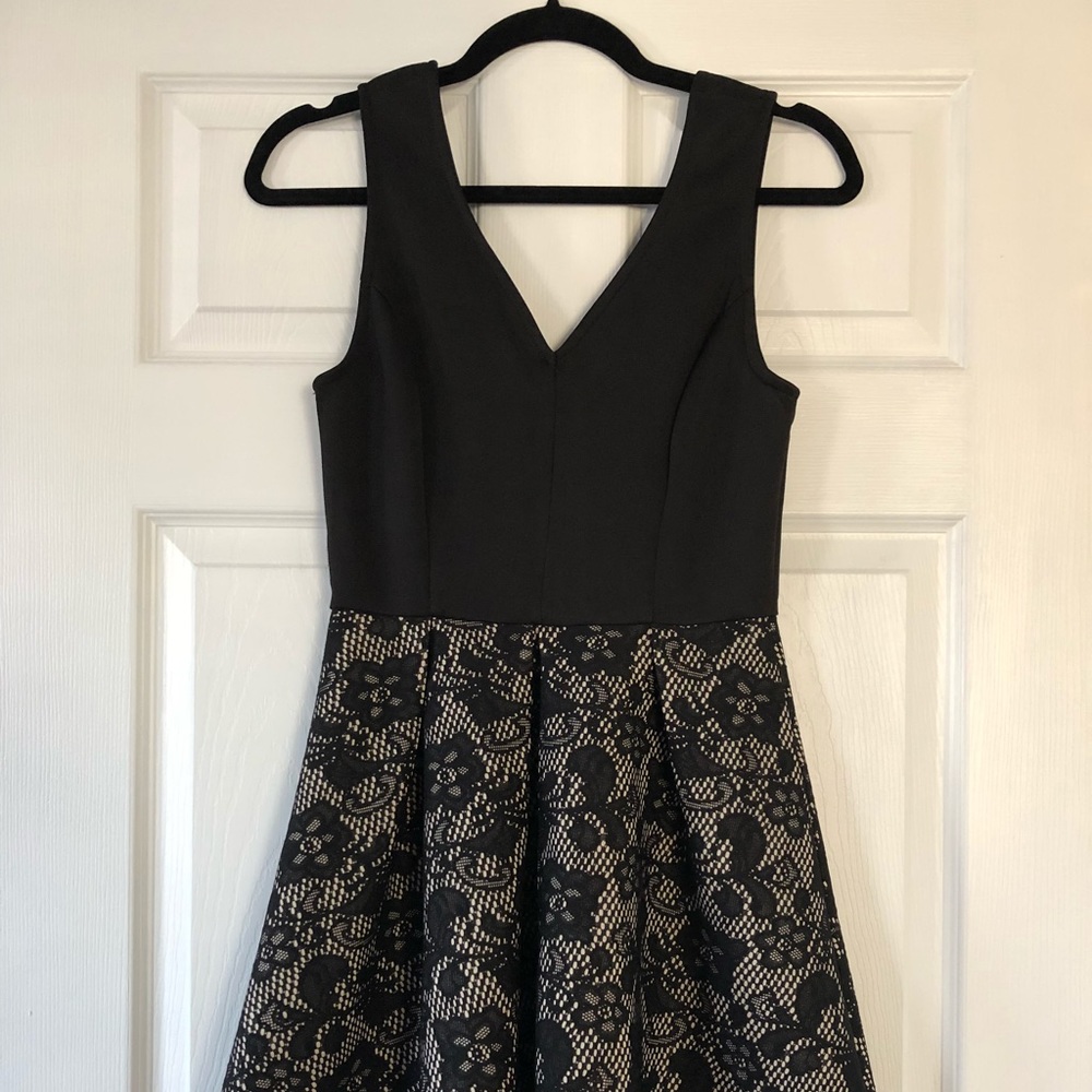 S Francesca’s Lace Cocktail Dress
